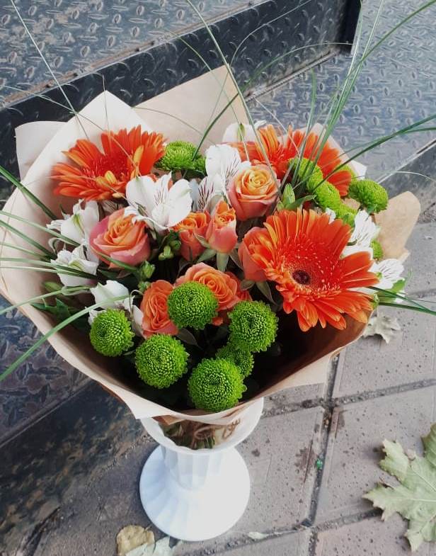 Букет цветов из: Герберы, Хризантемы, Альстромерии и Розы в Новомалороссийской