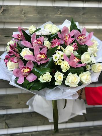 Букет цветов из: Розы и Хризантемы в Новомалороссийской