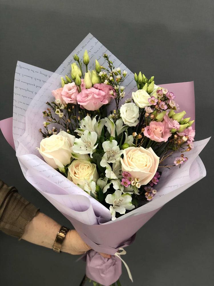 Букет цветов из: Альстромерии, Розы и Лизиантусы в Новомалороссийской