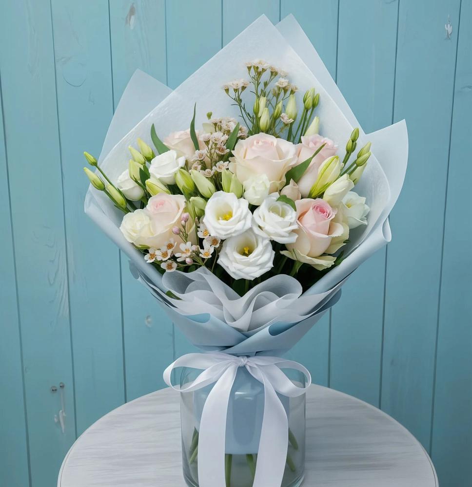 Букет цветов из: Розы и Лизиантусы в Новомалороссийской