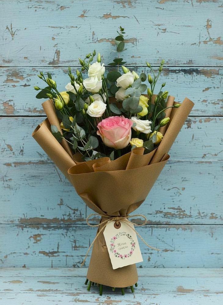 Букет цветов из: Розы и Лизиантусы в Новомалороссийской