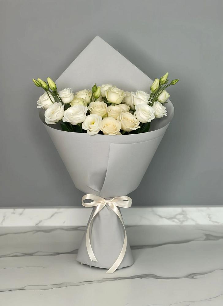 Букет цветов из: Розы и Лизиантусы в Новомалороссийской