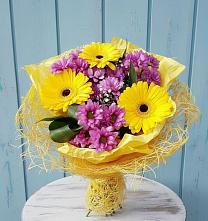 Букет цветов из:  Хризантемы и Герберы в Новомалороссийской