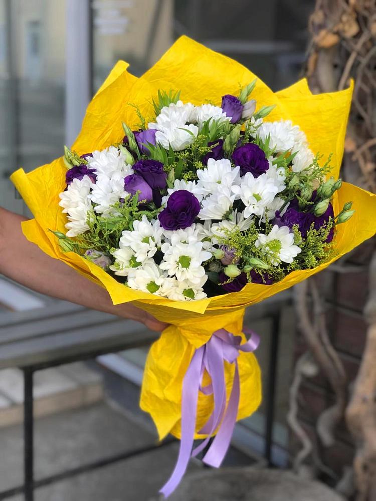 Букет цветов из: Ирисы, Хризантемы и Ромашки в Новомалороссийской