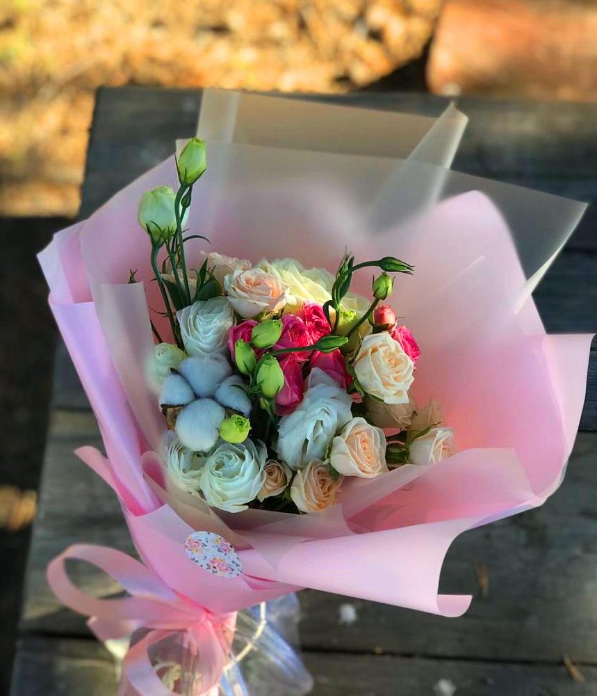 Букет цветов из: Розы и Лизиантусы в Новомалороссийской