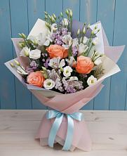 Букет цветов из:  Лизиантусы, Розы, Альстромерии и Гипсофила в Новомалороссийской