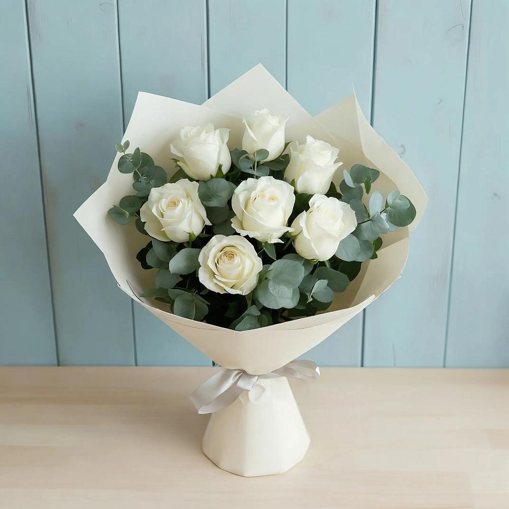 Букет Белые розы в Эвкалипте в Новомалороссийской