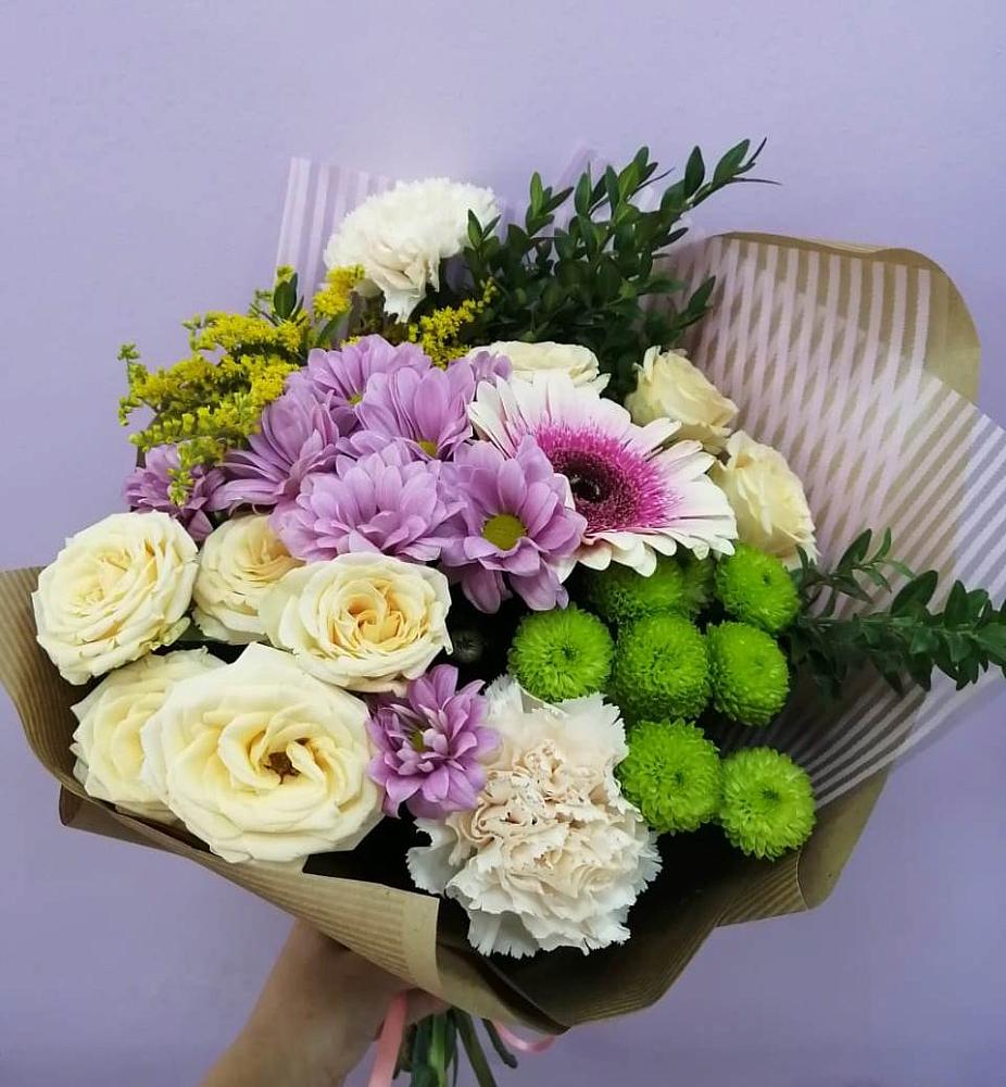 Букет цветов из: Хризантемы, Розы, Гвоздики и Герберы в Новомалороссийской