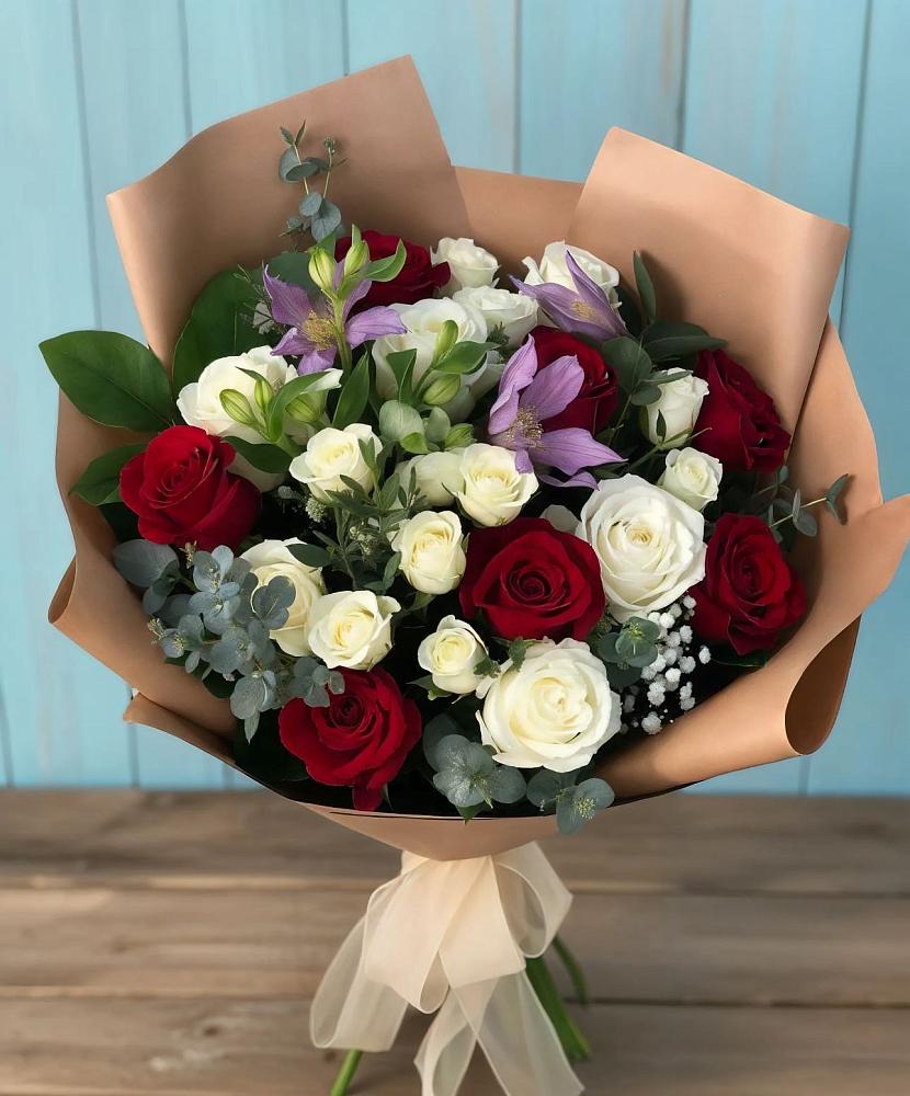 Букет цветов из: Розы и Альстромерии в Новомалороссийской