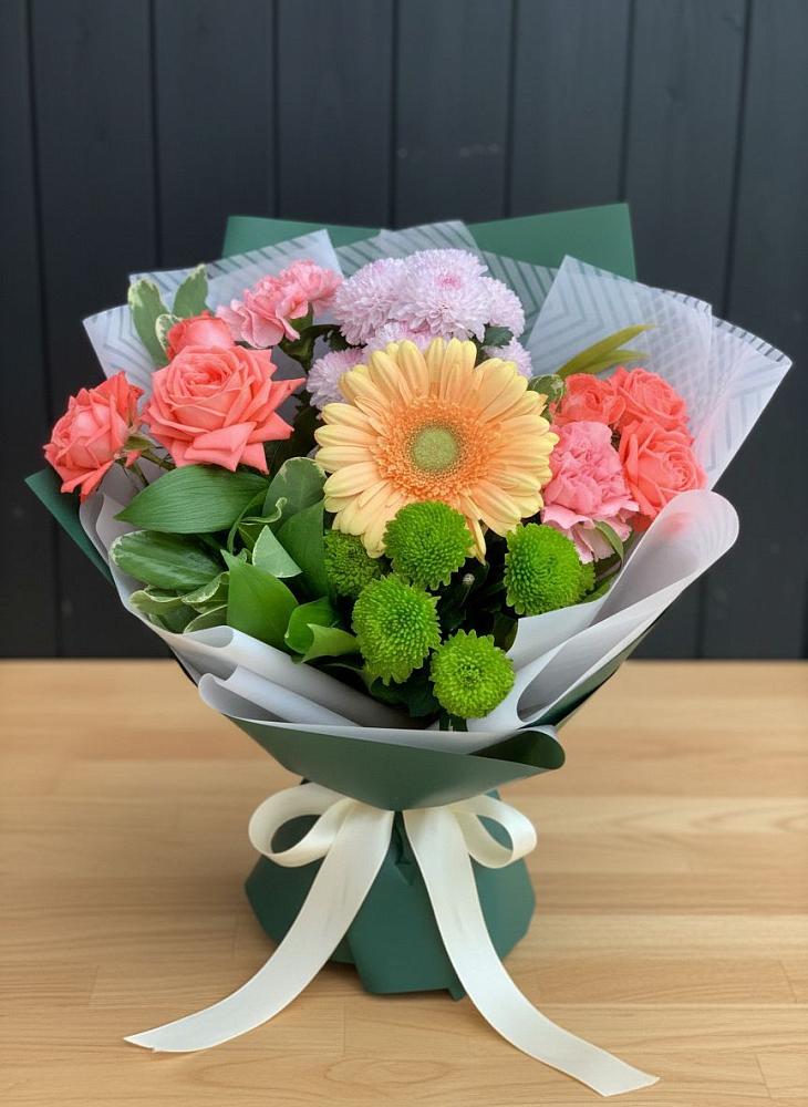 Букет цветов из: Гвоздики, Розы, Герберы и Хризантемы в Новомалороссийской