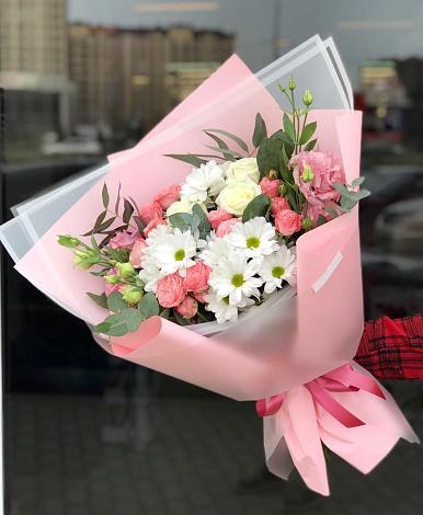 Букет цветов из: Розы, Лизиантусы и Хризантемы в Новомалороссийской